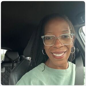 Meet your Posher, Leana